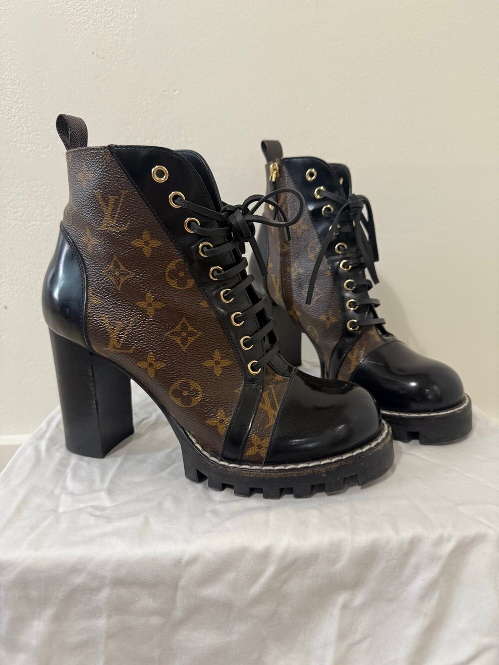 Louis Vuitton Star Trail Monogram Patent Leather Lace Up Ankle Boots IT 41 US 10